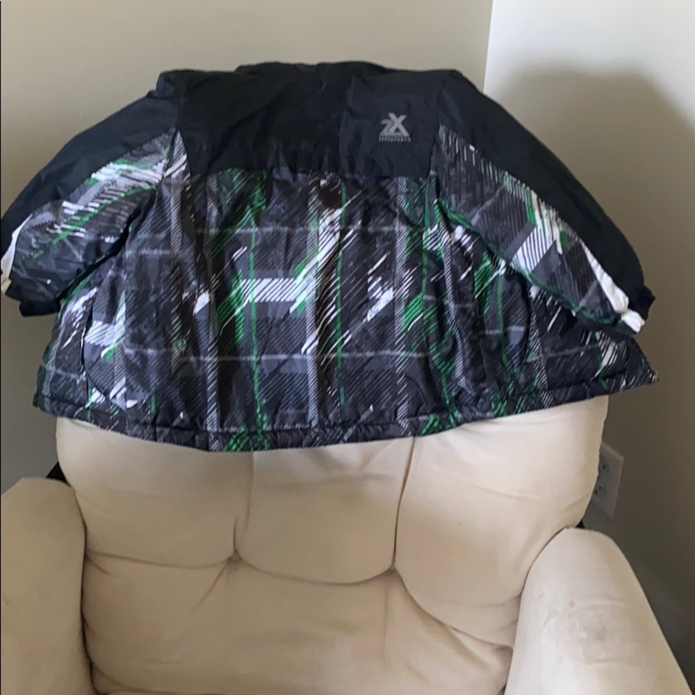 Boys 2T winter coat, good condition, no stains